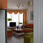 Center Apartment *