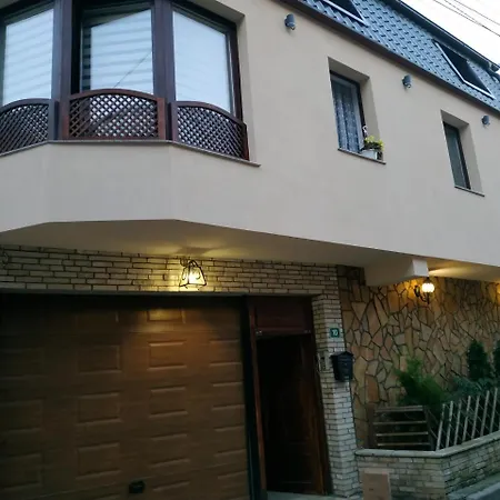 Center Apartment *