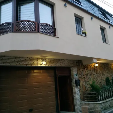 Center Apartment *